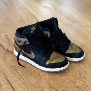 Jordan 1 Retro High OG
Kids size 13C
Black and Gold